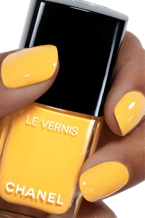 chanel le vernis nail 592 giallo on toe|Chanel le vernis shades.